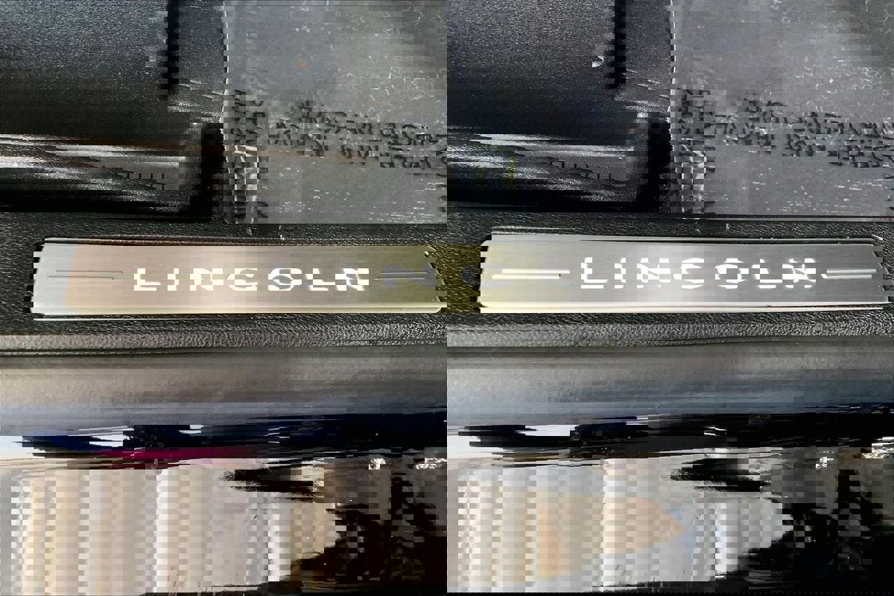 Used 2023 Lincoln Nautilus Reserve w/ Monochromatic Package image 7