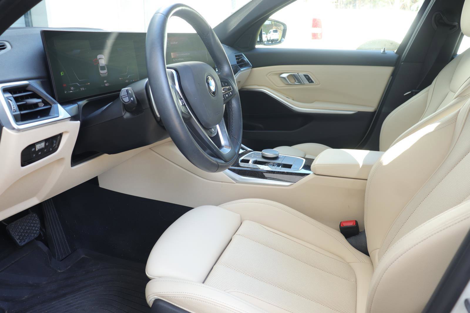 Used 2023 BMW 330i Sedan w/ Premium Package image 10