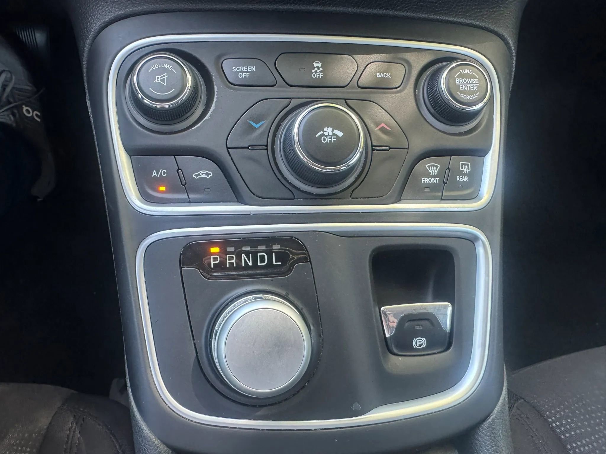 Used 2015 Chrysler 200 Limited image 25