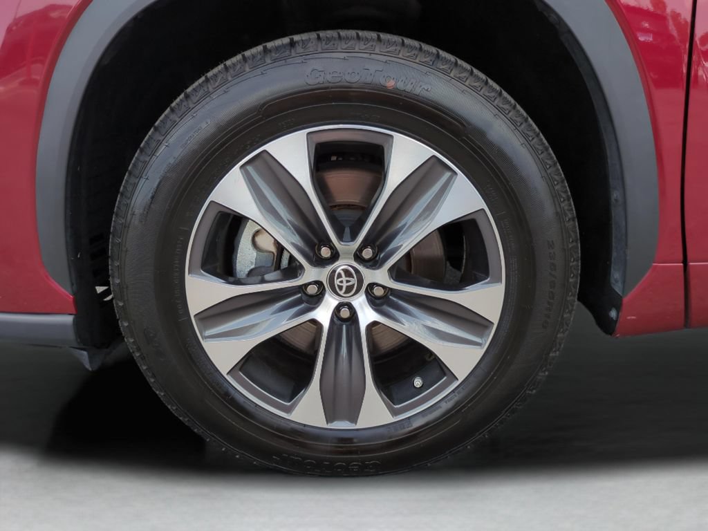 Used 2023 Toyota Highlander XLE FWD image 10