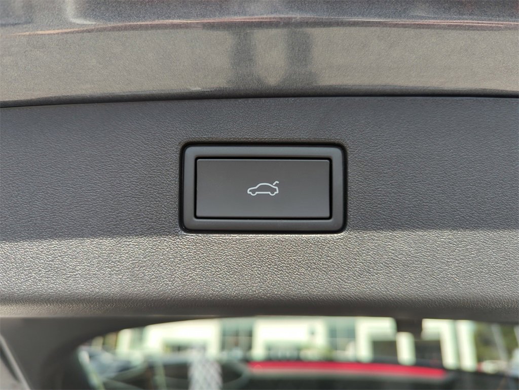 New 2026 Volkswagen Tiguan SE R-Line image 17