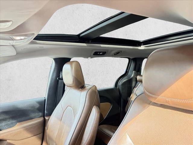 Used 2018 Chrysler Pacifica Limited FWD image 12