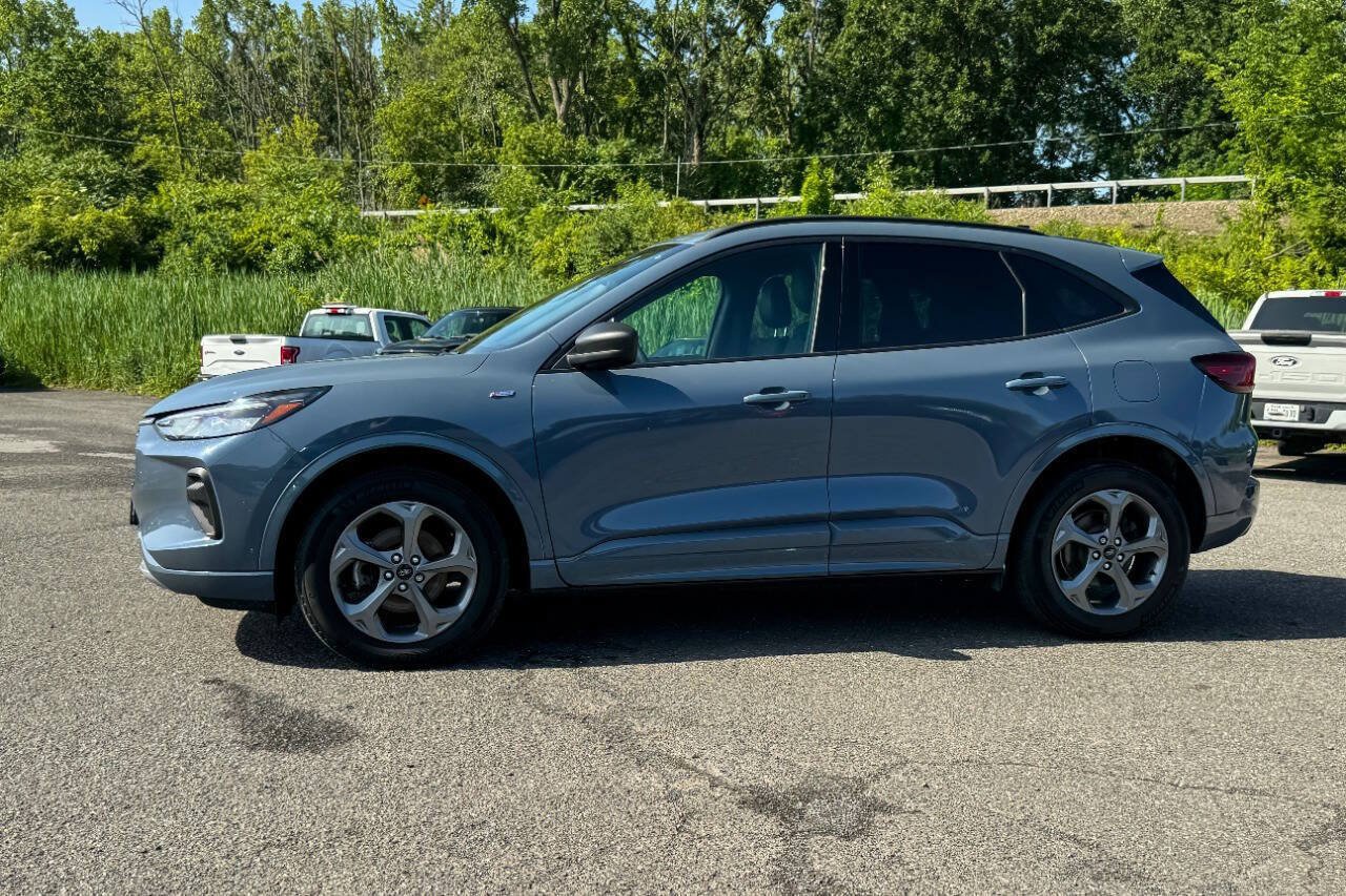 Used 2023 Ford Escape ST-Line w/ Tech Pack #1 AWD/4WD image 6