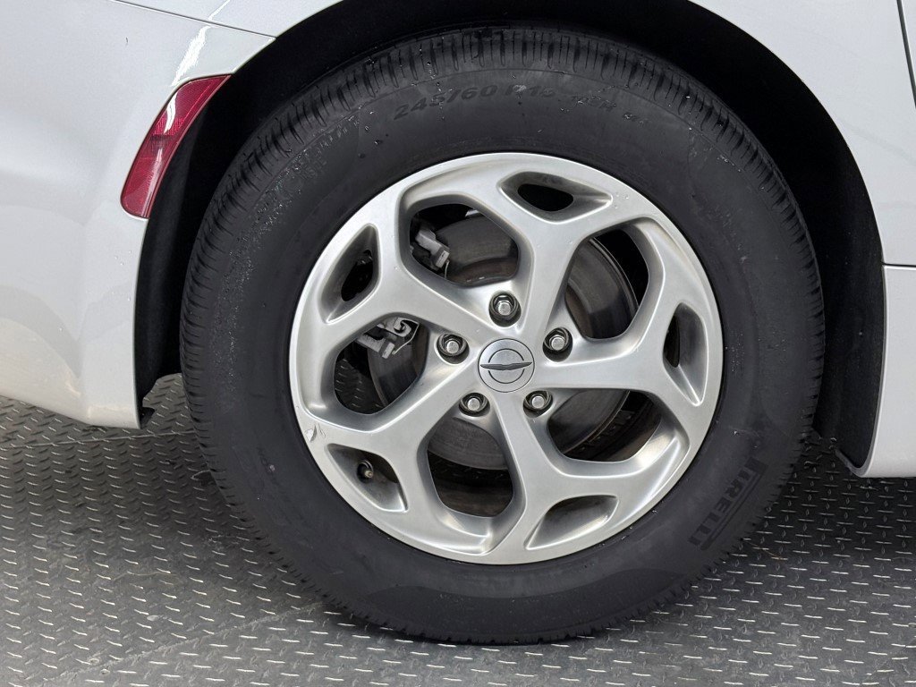 Used 2024 Chrysler Pacifica Limited image 7