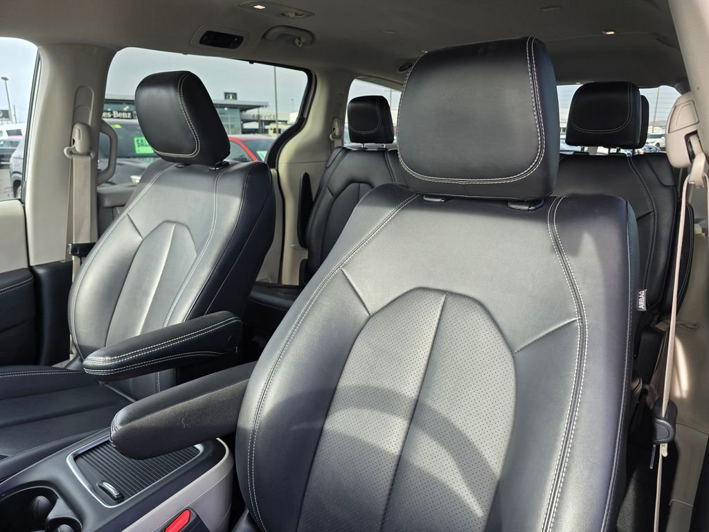 Used 2024 Chrysler Pacifica Touring-L image 25