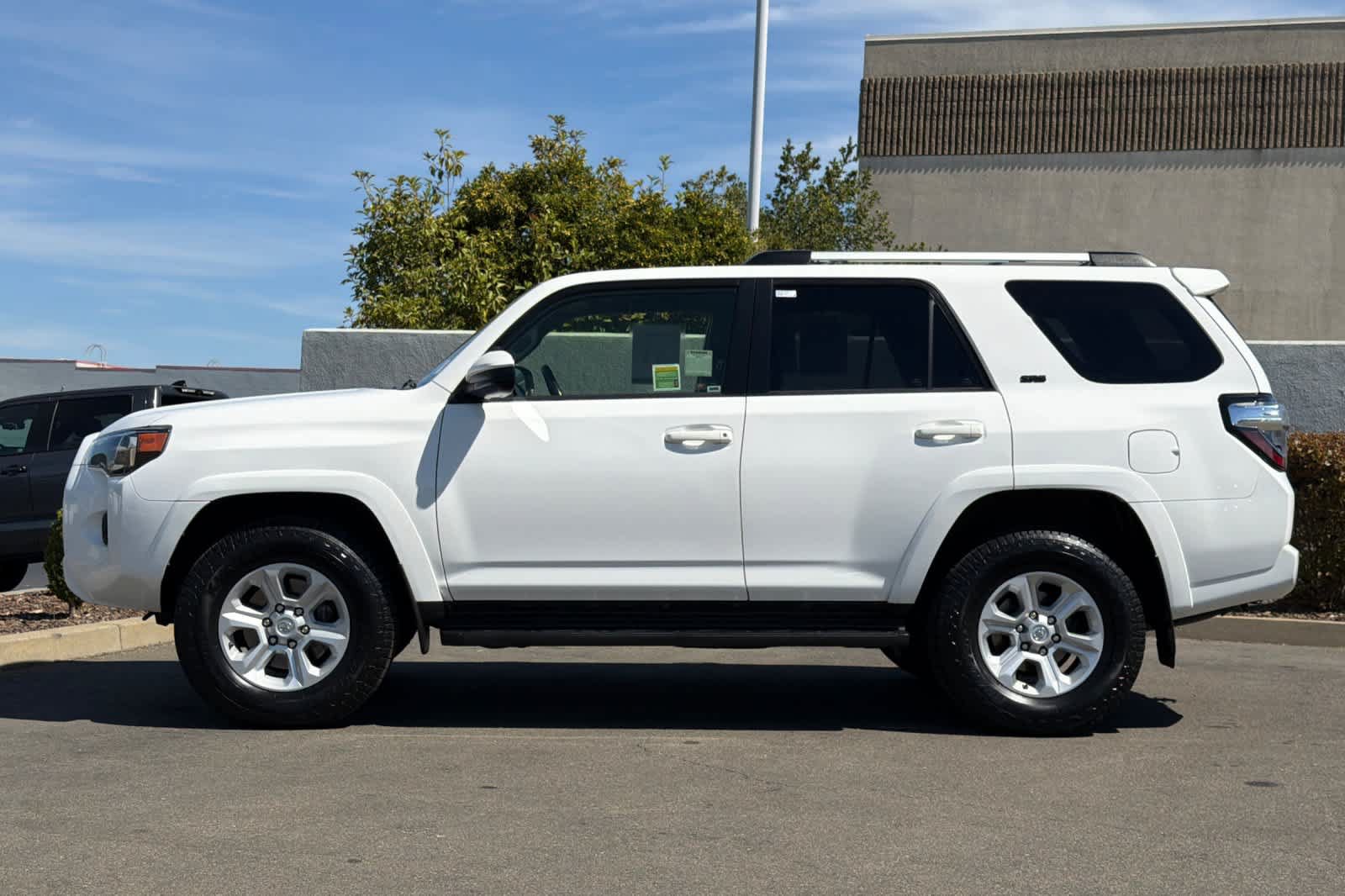 Used 2019 Toyota 4Runner SR5 AWD/4WD image 9