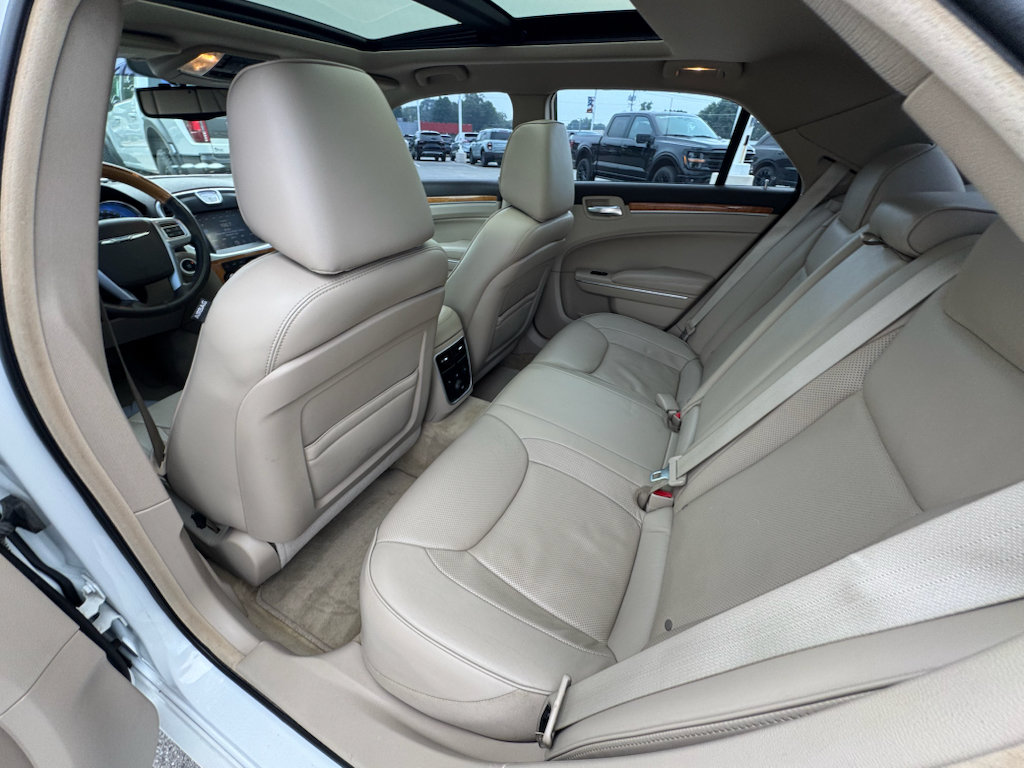 Used 2014 Chrysler 300 C RWD image 21