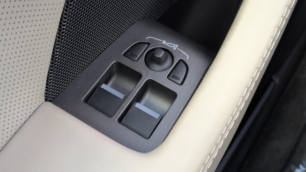 Used 2023 Jaguar F-TYPE R-Dynamic AWD/4WD image 17