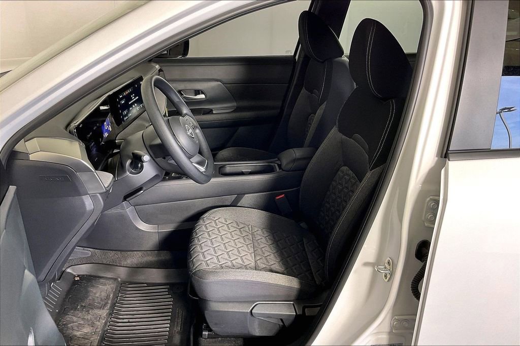 Certified 2025 Nissan Kicks SV image 34