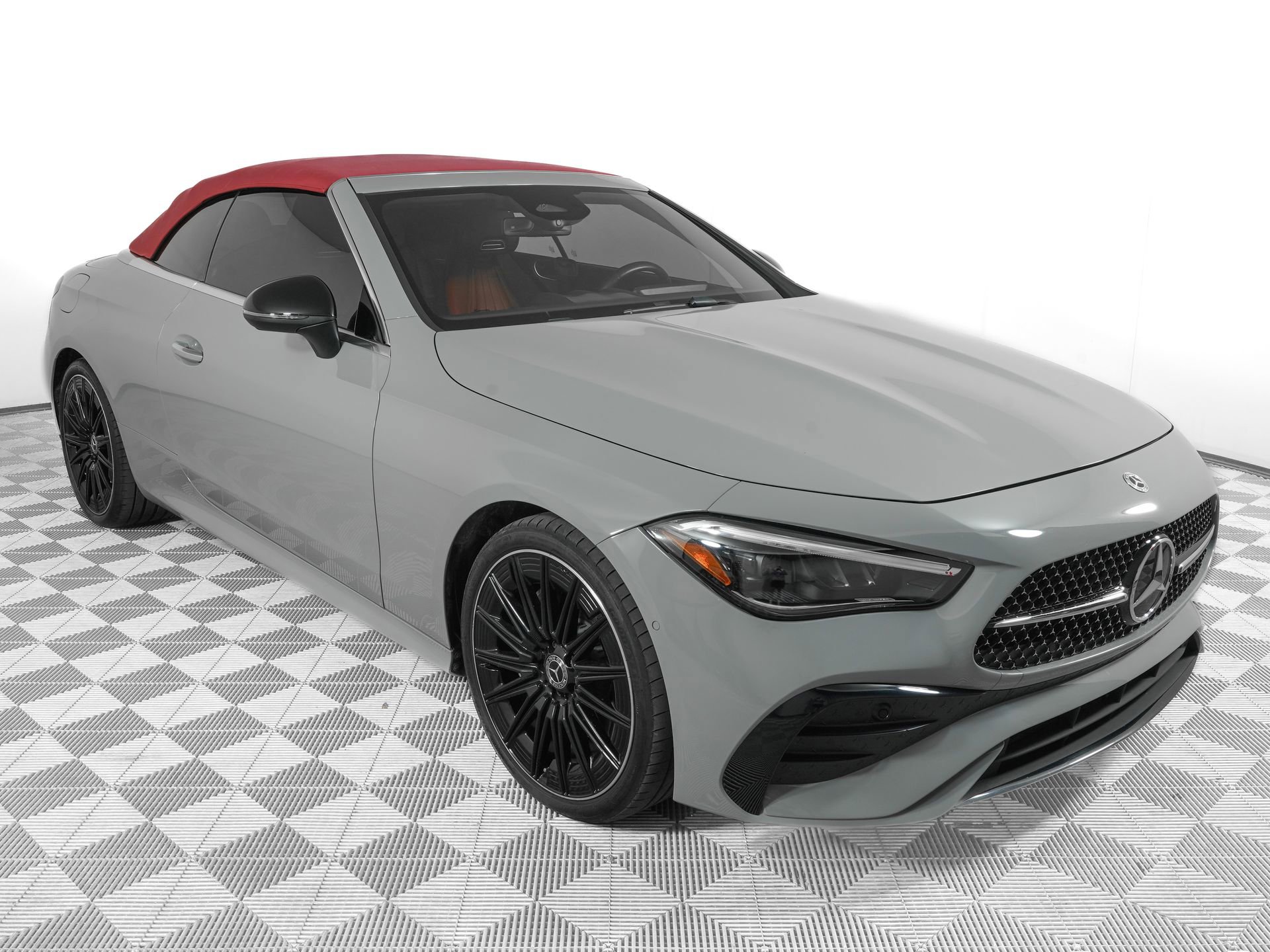 Used 2024 Mercedes-Benz CLE 300 4MATIC Cabriolet image 4