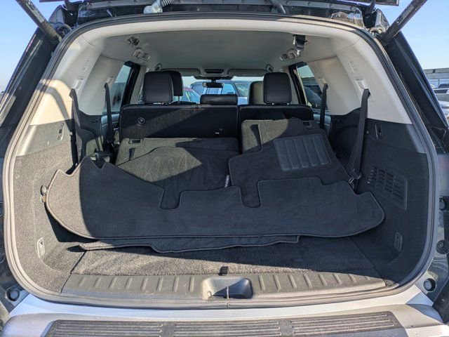 Used 2023 Nissan Pathfinder SL w/ Lighting Package (N92) image 11
