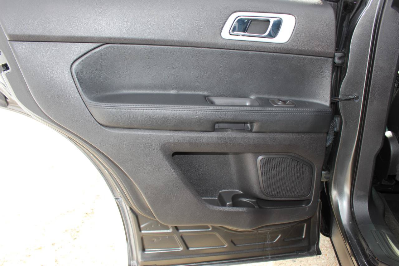 Used 2015 Ford Explorer XLT w/ Equipment Group 202A AWD/4WD image 11