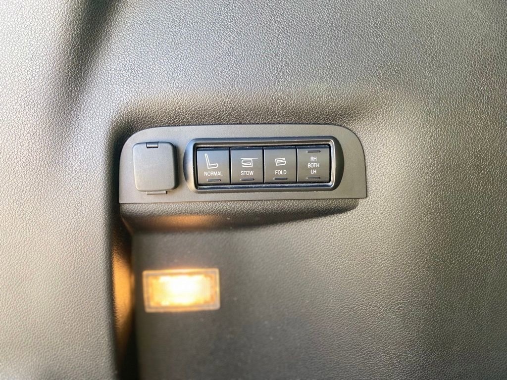 Used 2017 Ford Explorer Limited w/ Class II Trailer Tow Package FWD image 30