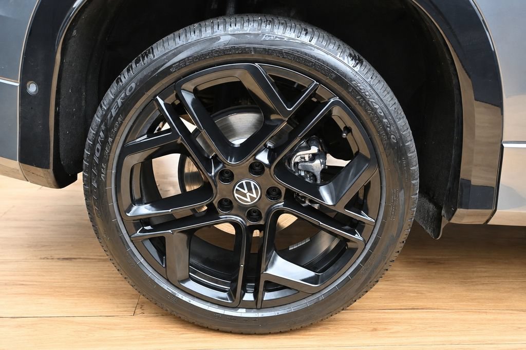 Used 2025 Volkswagen Tiguan SE R-Line AWD/4WD image 11