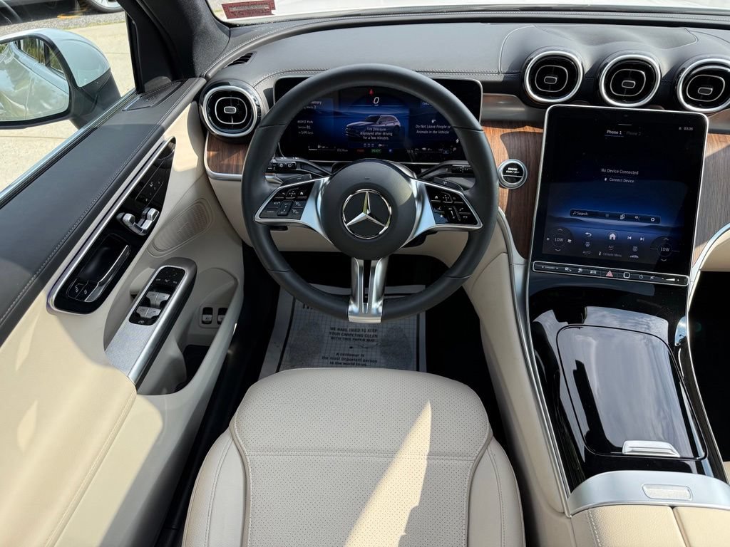 Used 2025 Mercedes-Benz GLC 350e 4MATIC image 35