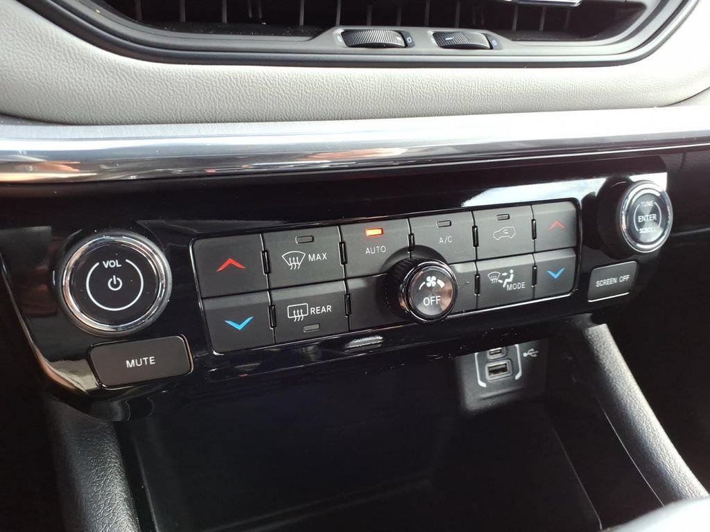 Certified 2024 Jeep Compass Limited AWD/4WD image 17