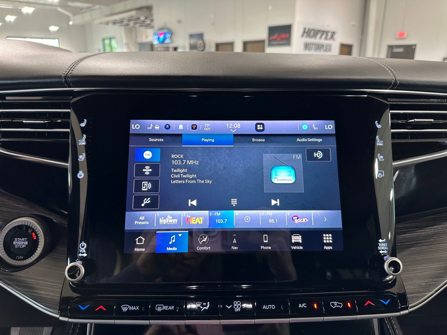 Used 2023 Jeep Wagoneer Series III w/ Preferred Equipment Group image 29