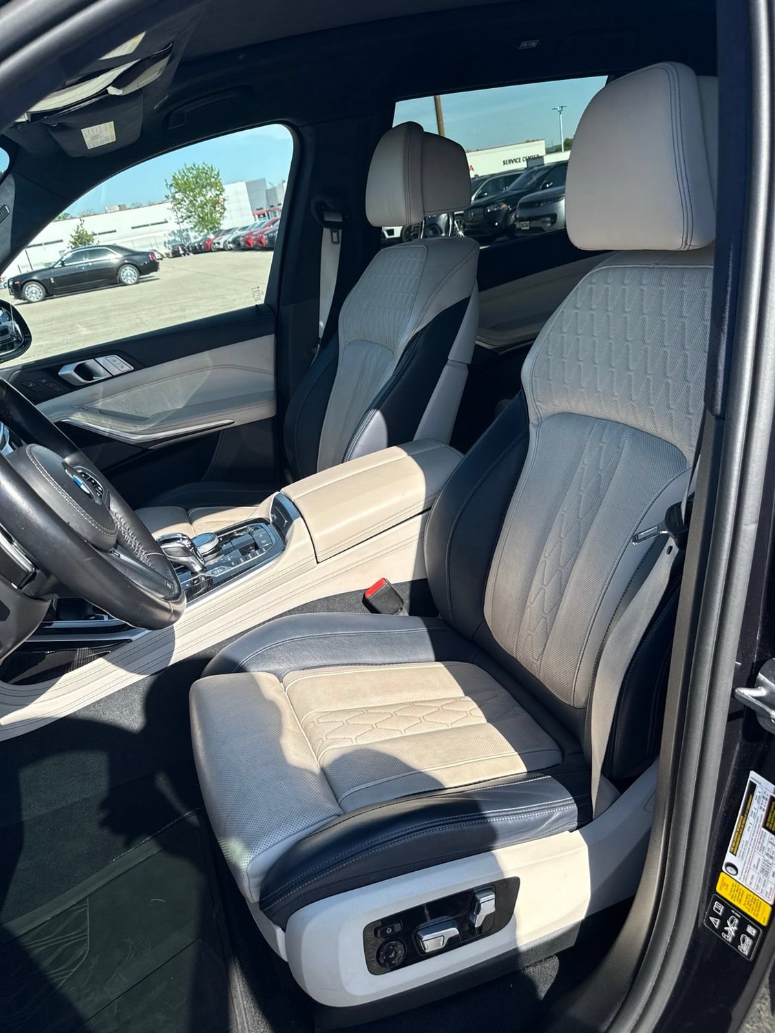 Used 2019 BMW X7 xDrive40i w/ Premium Package AWD/4WD image 3