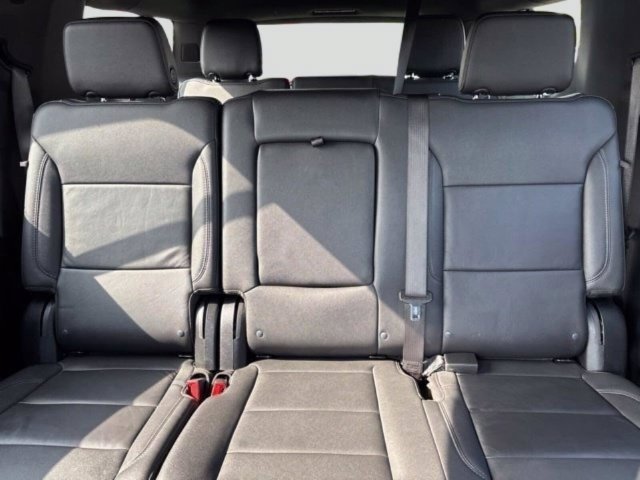 Used 2025 Chevrolet Suburban Z71 AWD/4WD image 32