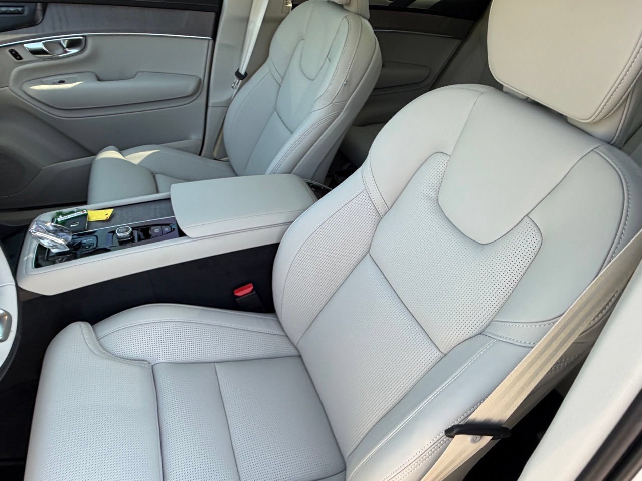New 2027 Volvo XC90 B6 Ultra AWD/4WD image 17
