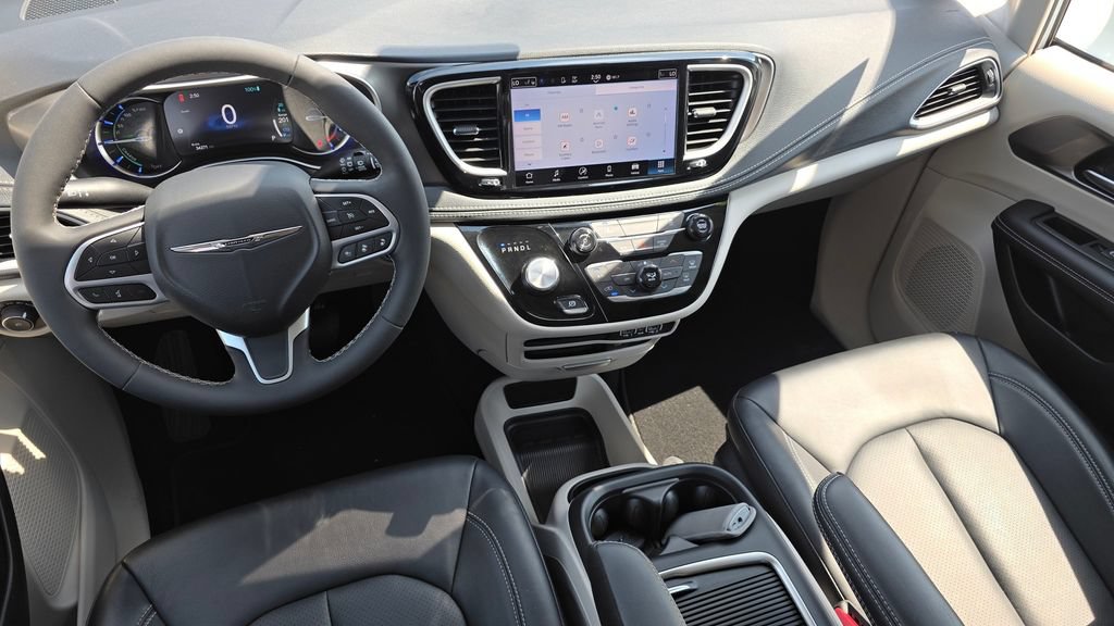 Used 2022 Chrysler Pacifica Touring-L FWD image 26