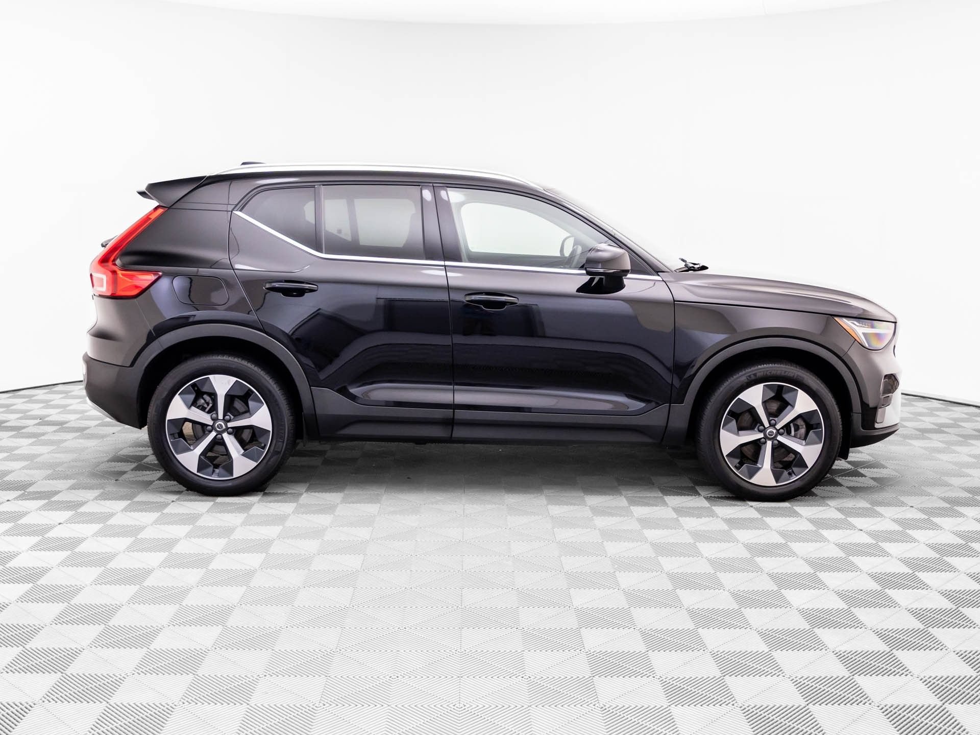 Used 2023 Volvo XC40 B5 Plus w/ Protection Package Premier AWD/4WD image 6
