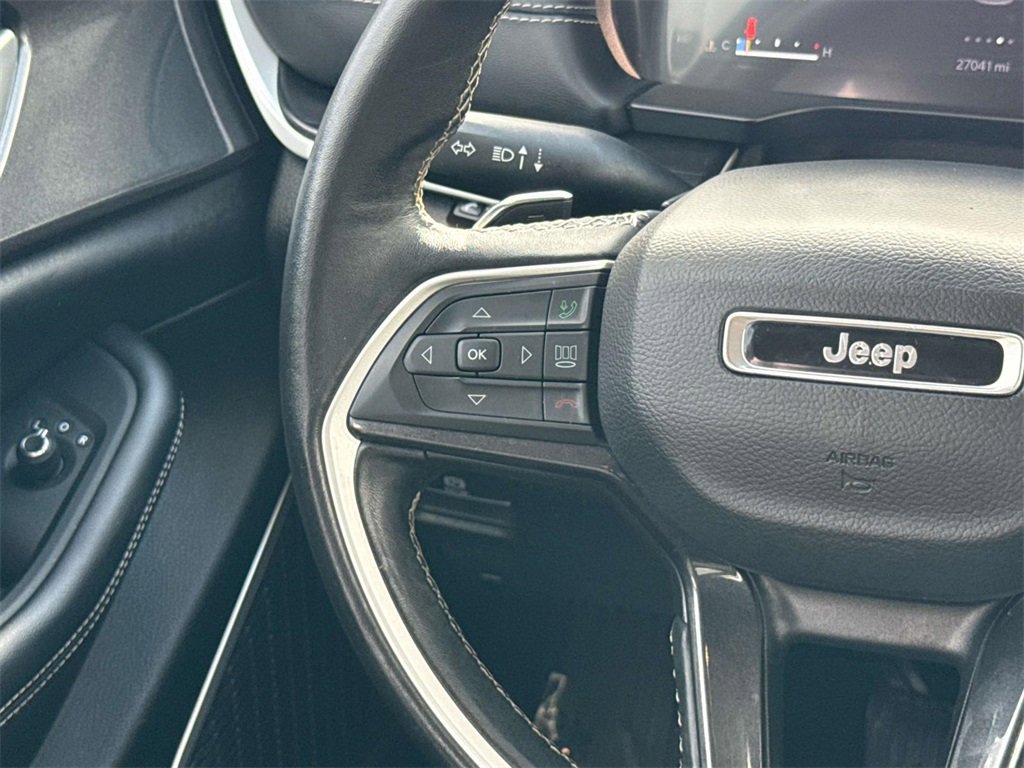 Used 2022 Jeep Grand Cherokee Laredo w/ Luxury Tech Group I image 15