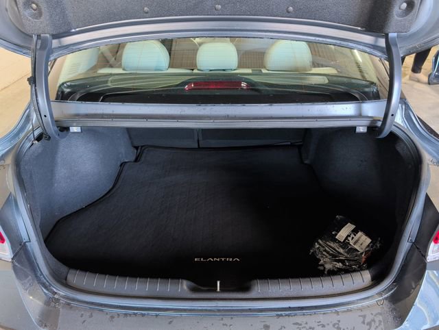 Used 2023 Hyundai Elantra Limited image 16