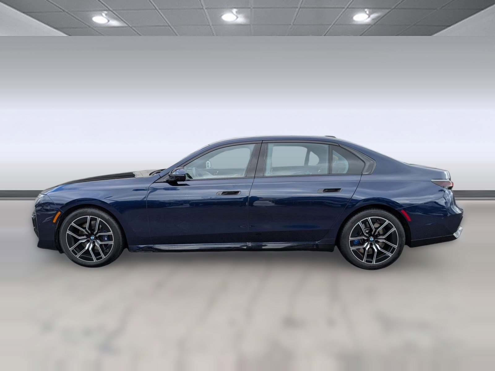 Used 2023 BMW 760i xDrive image 2
