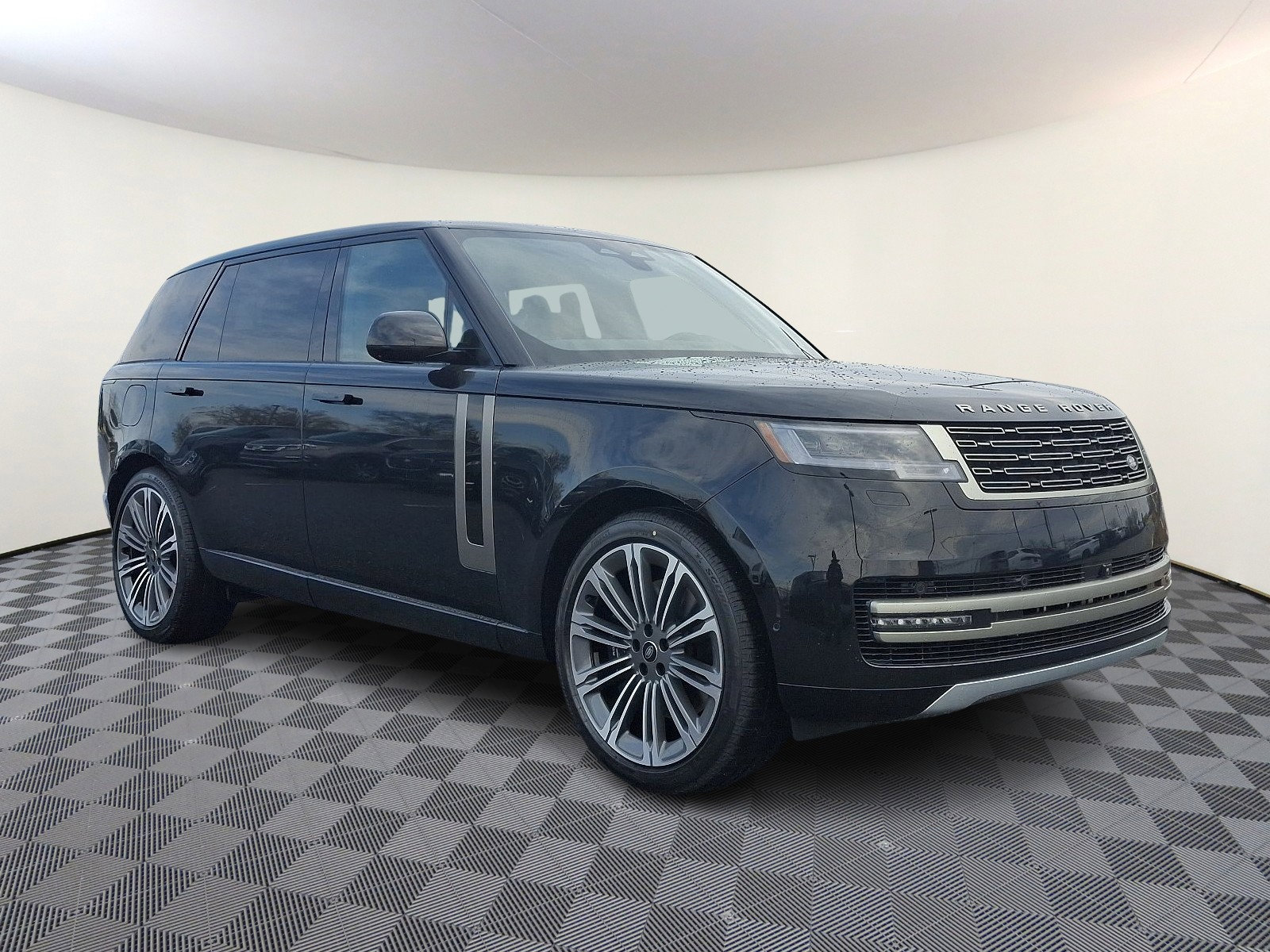 New 2025 Land Rover Range Rover Long Wheelbase SE image 5