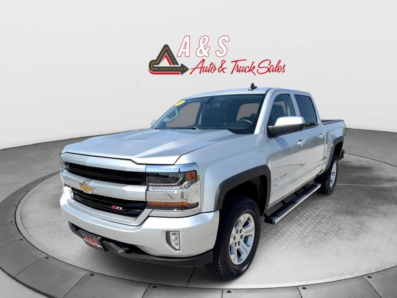 Used 2018 Chevrolet Silverado 1500 LT w/ All Star Edition AWD/4WD image 3