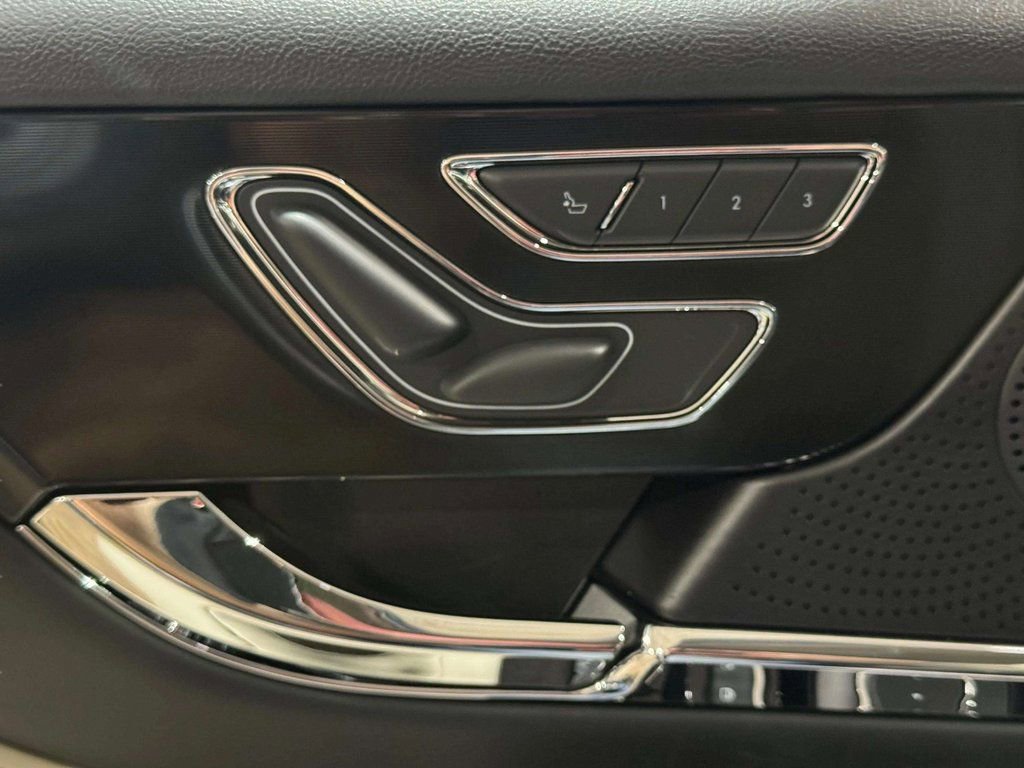 Used 2025 Lincoln Corsair Grand Touring image 9