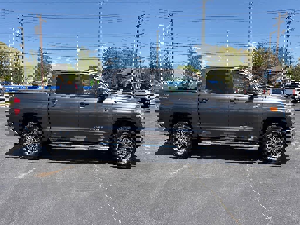 Used 2017 Toyota Tundra SR5 AWD/4WD image 2