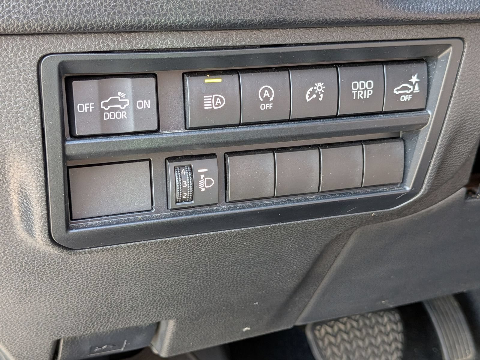 Used 2023 Toyota Tundra SR5 w/ SR5 Convenience Package AWD/4WD image 17