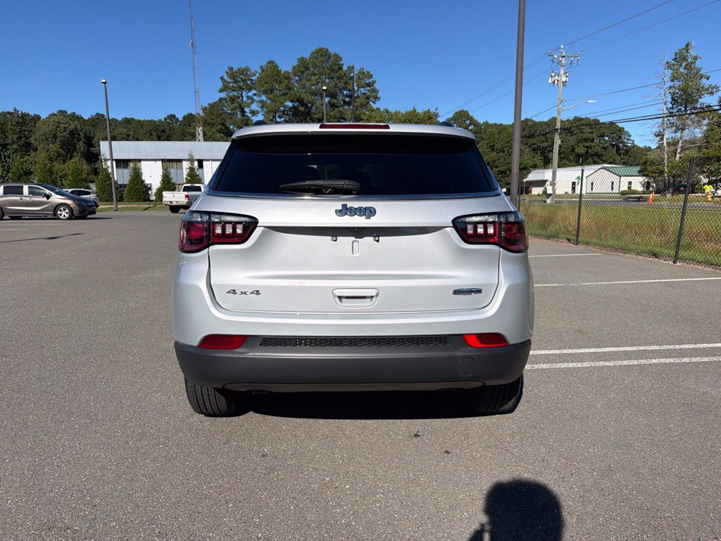 Used 2024 Jeep Compass Latitude AWD/4WD image 6