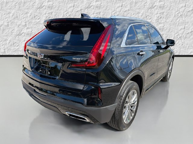 Used 2024 Cadillac XT4 Premium Luxury FWD image 3