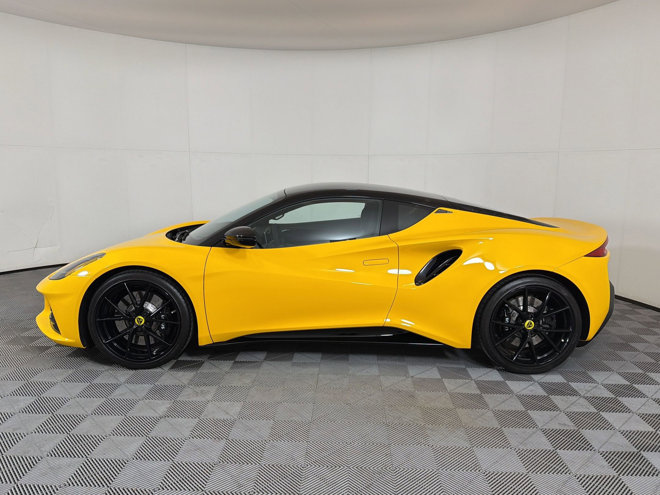 Used 2024 Lotus Emira First Edition RWD image 2