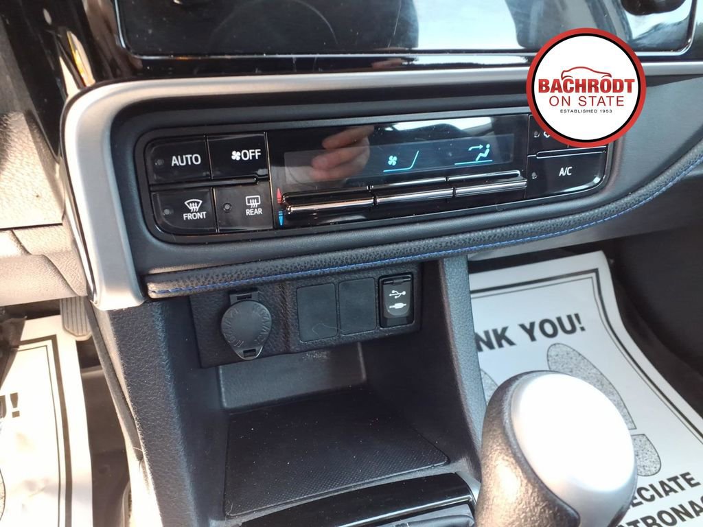 Used 2017 Toyota Corolla SE w/ Body Protection Package FWD image 11