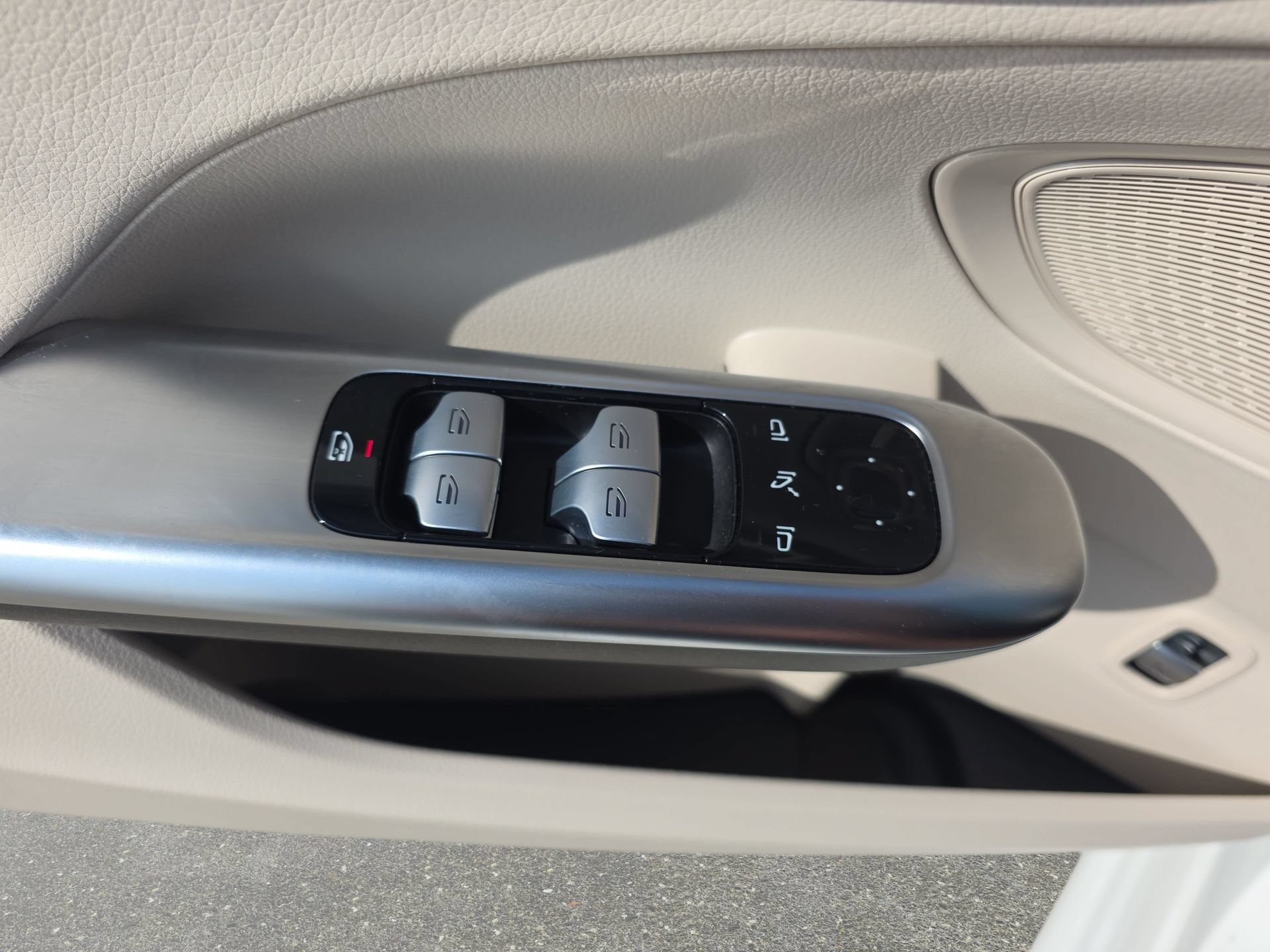 Used 2024 Mercedes-Benz C 300 Sedan image 27