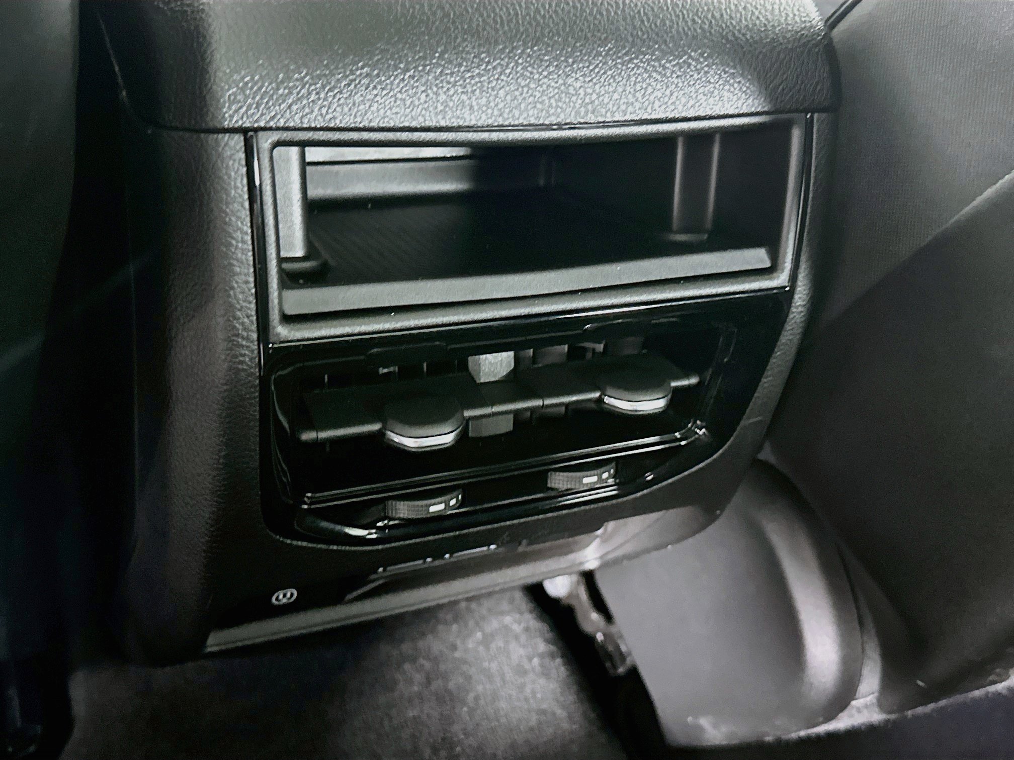 Used 2022 Jeep Grand Cherokee Overland w/ MOPAR Finishing Package AWD/4WD image 28