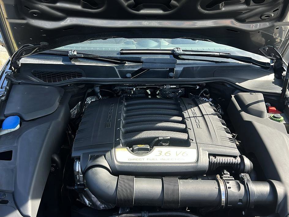 Used 2014 Porsche Cayenne Platinum Edition AWD/4WD image 9