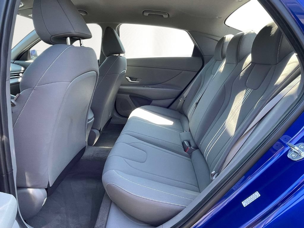 Used 2023 Hyundai Elantra SEL w/ Convenience Package FWD image 10