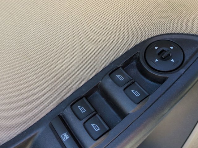 Used 2015 Ford Focus SE FWD image 12