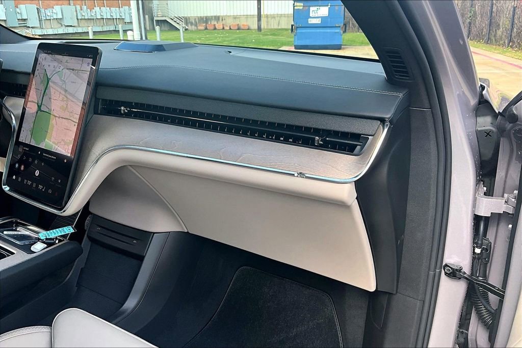 New 2026 Volvo EX90 Plus RWD image 18