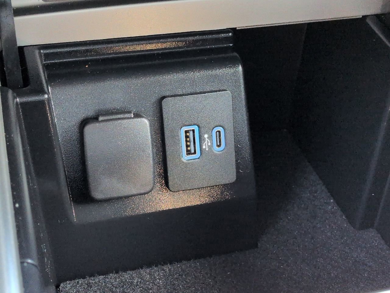 Certified 2023 Ford Explorer XLT w/ Equipment Group 202A image 22