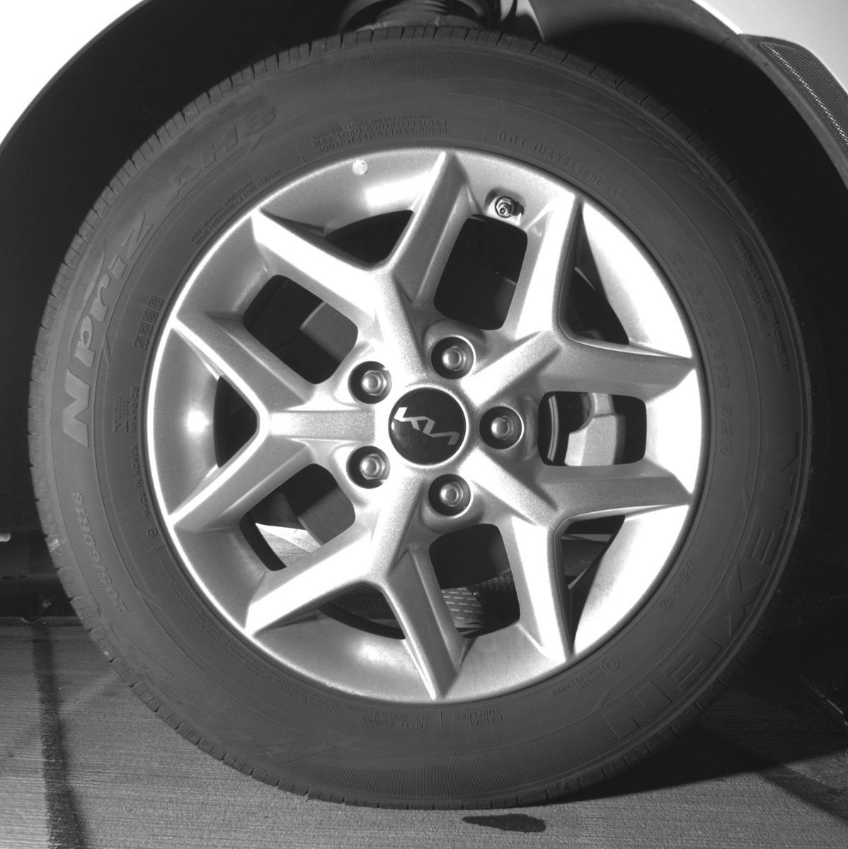 Used 2025 Kia Soul LX w/ LX Technology Package FWD image 13