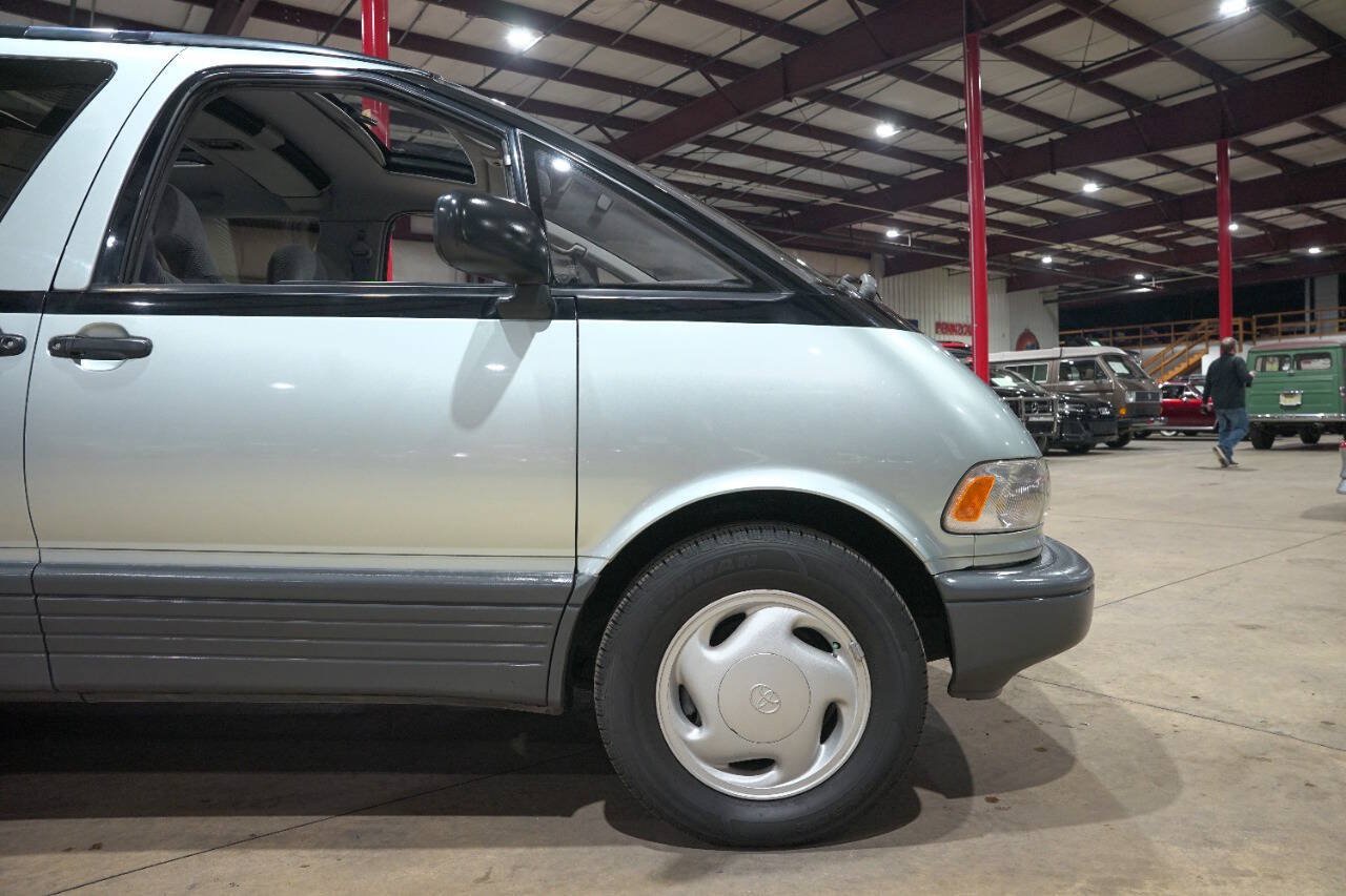 Used 1992 Toyota Previa LE RWD image 11