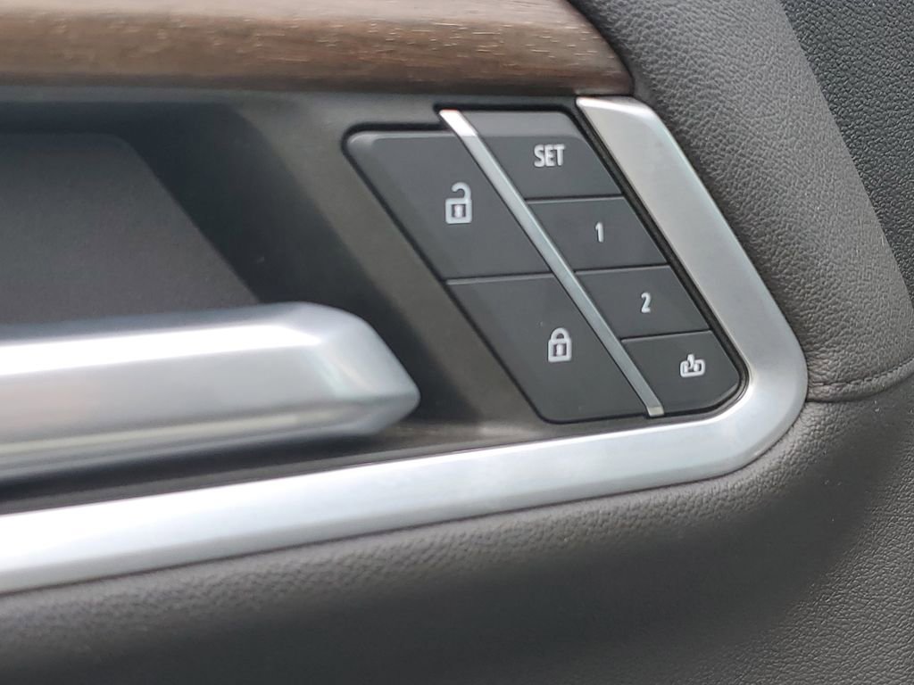 Used 2022 Chevrolet Silverado 1500 High Country w/ Technology Package image 27