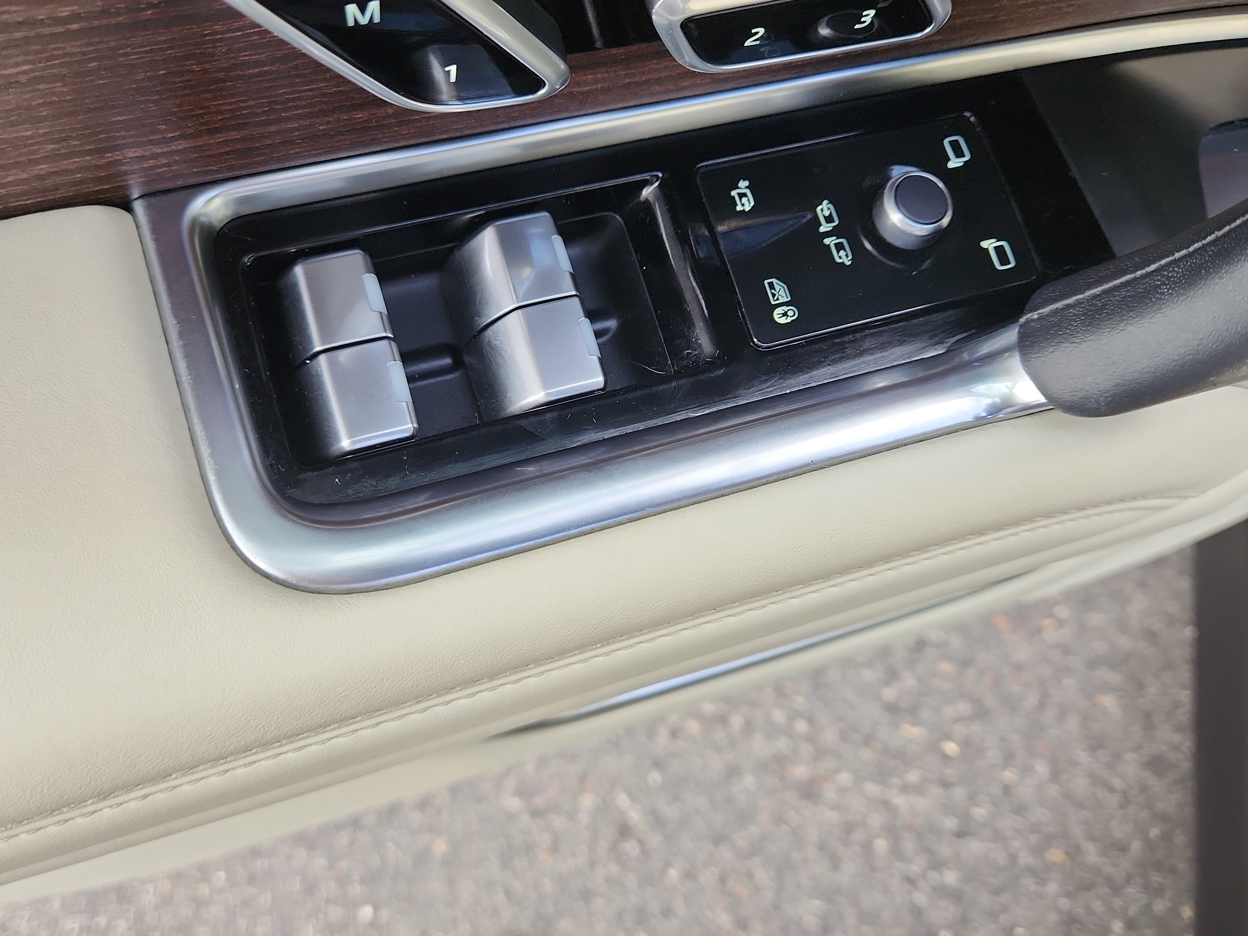 Certified 2023 Land Rover Range Rover SE image 8