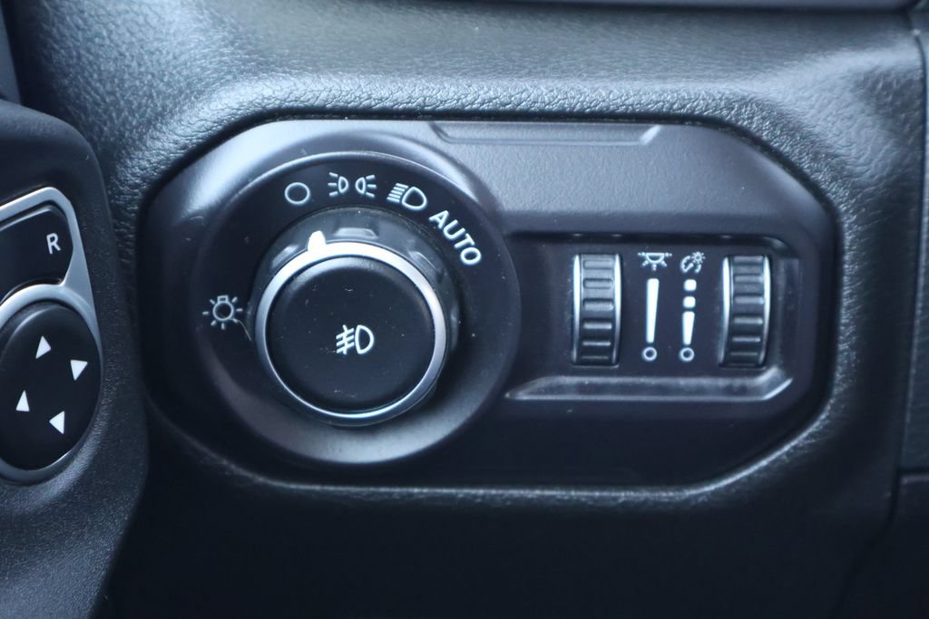 Used 2018 Jeep Wrangler Unlimited Sport S AWD/4WD image 16